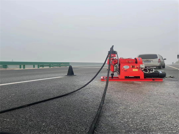 科尔沁左翼后马路路基路面开裂下沉注浆加固灌浆